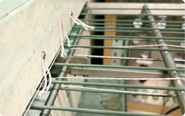 �h���O�̃S�~�����̑��u�ɁA�Ód�C�h�~���[�v�𒣂菄�点�邱�ƂŁA�Ód�C�����ʓI�ɏ����B